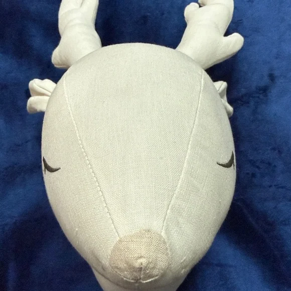 Reindeer Head Christmas Wall Decoration White Fabric “Stuffed” - Picture 4 of 11